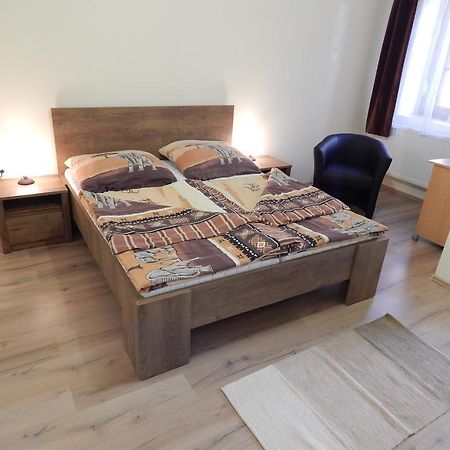 Csillagvirag Apartman Appartement Mosonmagyaróvár Buitenkant foto